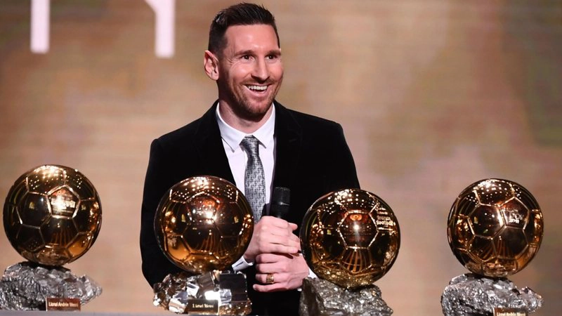 Messi đoạt Quả Bóng Vàng thứ 8